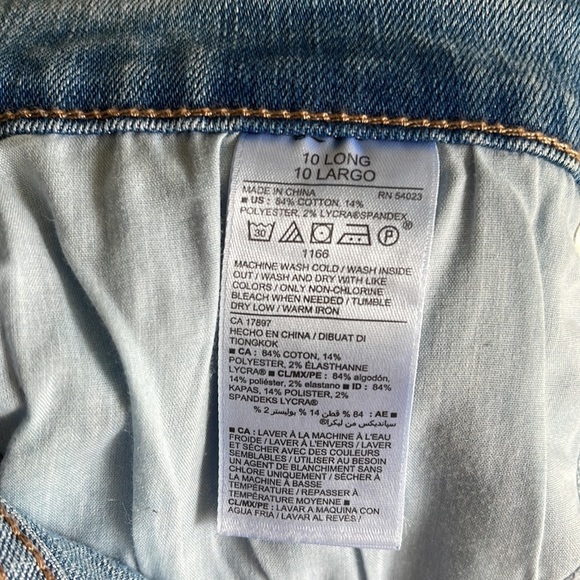 Blue Jeans Curvy Mid Rise - Picture 9 of 9